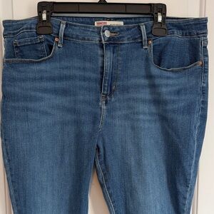 Signature by Levi Strauss Women's Mid-Rise Bootcut Jeans in Denim Blue - Size 18